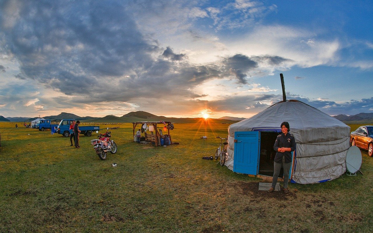 The Essential Guide for Nomads Who Love to Travel